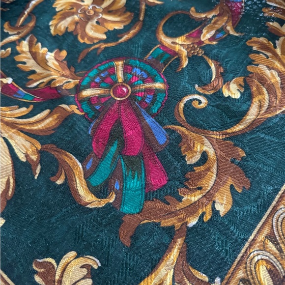 Saldarini Elegant Green and Gold Scarf - Picture 8 of 8